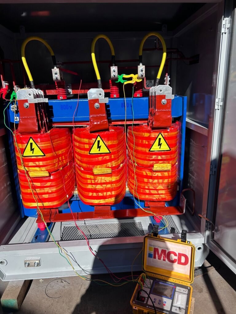Transformador seco 500 kVA en ensayo — foto real en planta de Transformadores MCD